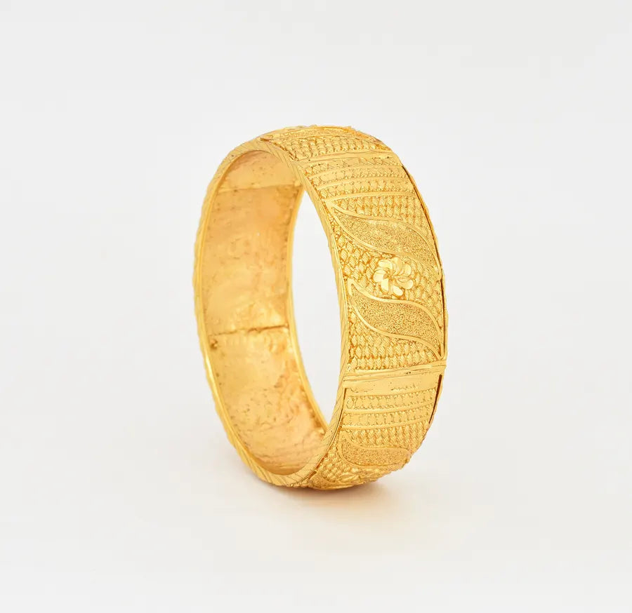 Floweret Broad Bangle - V04457